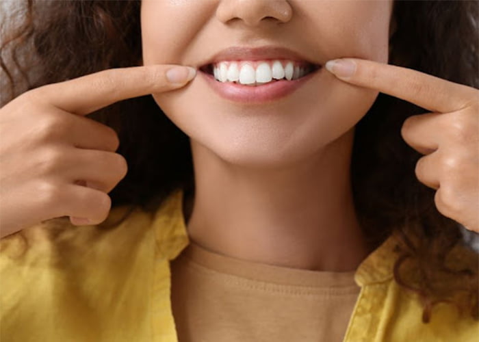 Does teeth whitening damage enamel